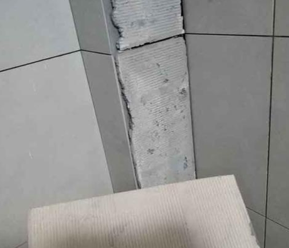 阜平瓷砖空鼓维修公司分享下厨房瓷砖脱落的补救措施。